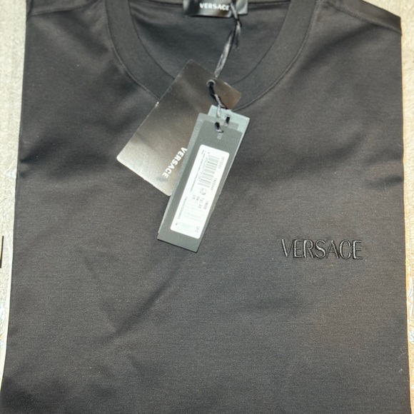 NWT black t-shirt - Picture 4 of 5